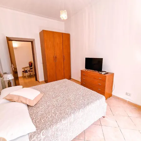 Vatican Shelter * Rzym