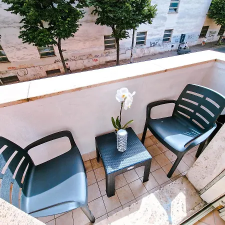 Vatican Shelter Rzym